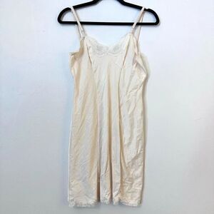 Vintage JCPenny Women's Cream Spaghetti Strap Slip Dress Size 32